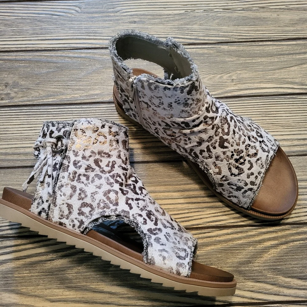 Cheetah Print Sandals - Picture 3 of 4